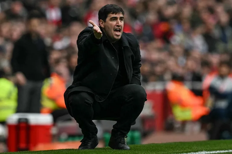 tan hlv liverpool la ai cuoc cach mang loi choi tai anfield