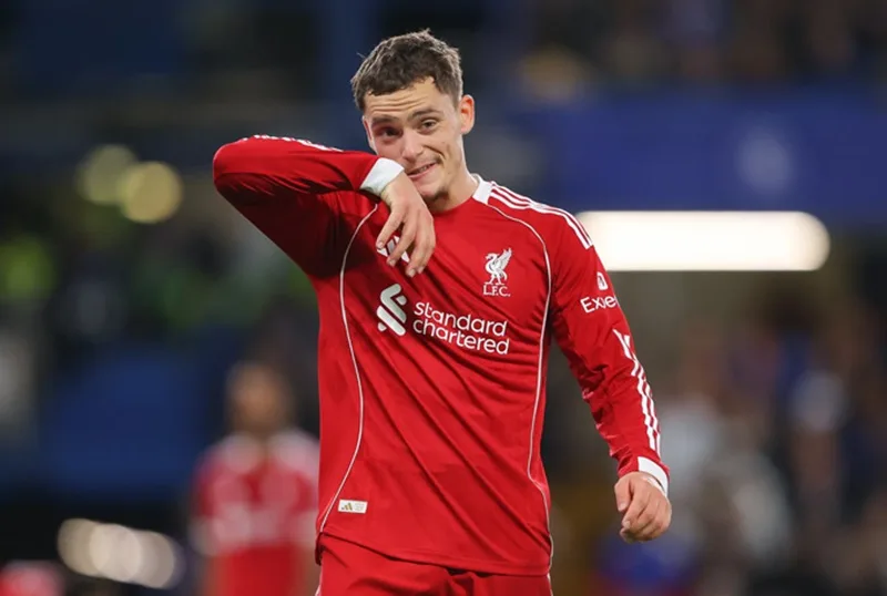 Tiền vệ sinh năm 2003 trong màu áo Liverpool, đối mặt với thử thách mới tại Premier League.